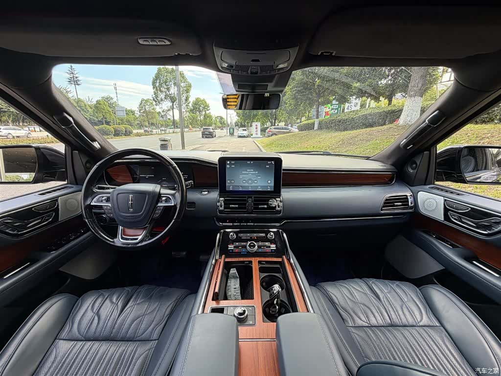 Lincoln Navigator, 2019 11