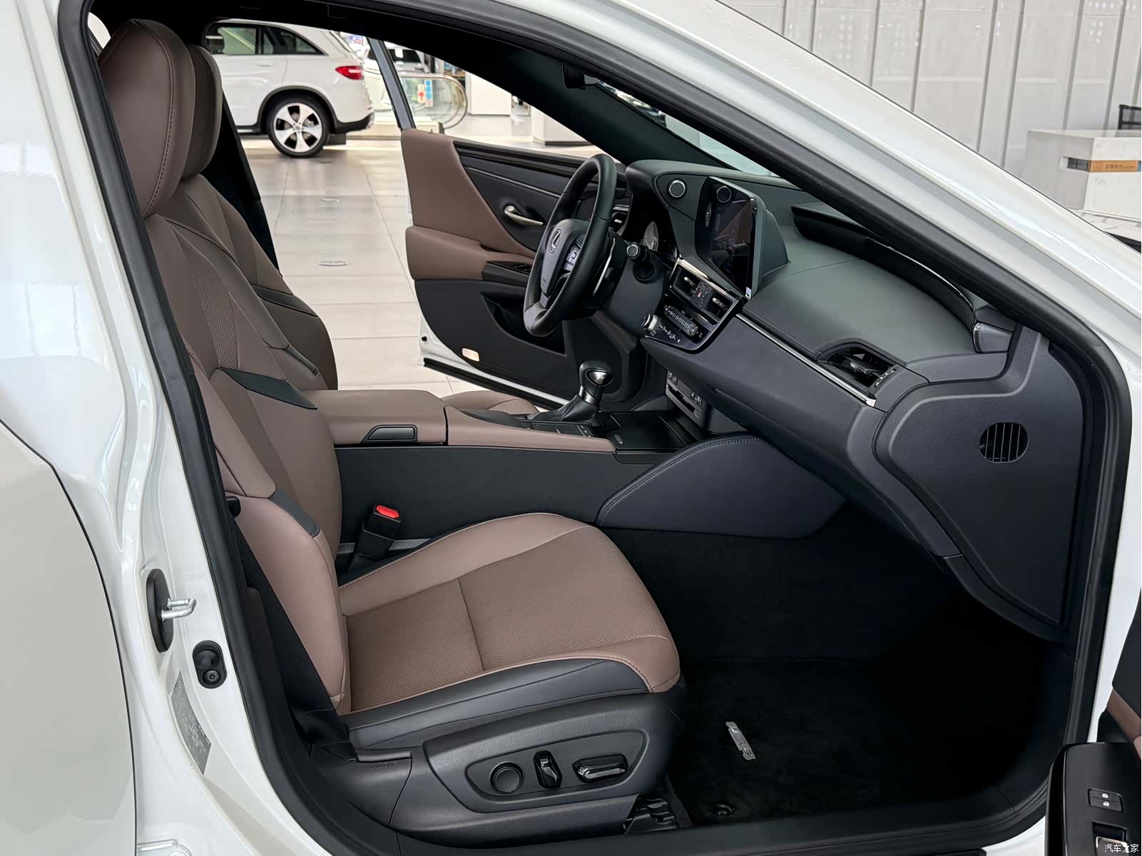 Lexus ES, 2021 11