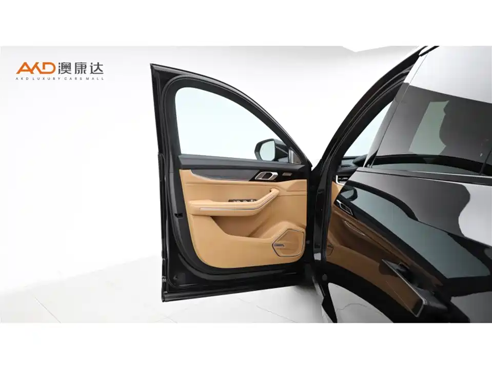 Lynk & Co 09