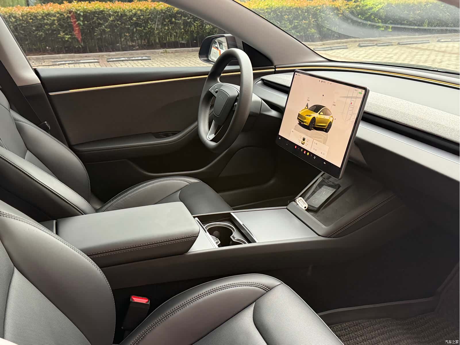 Tesla Model 3, 2025 7