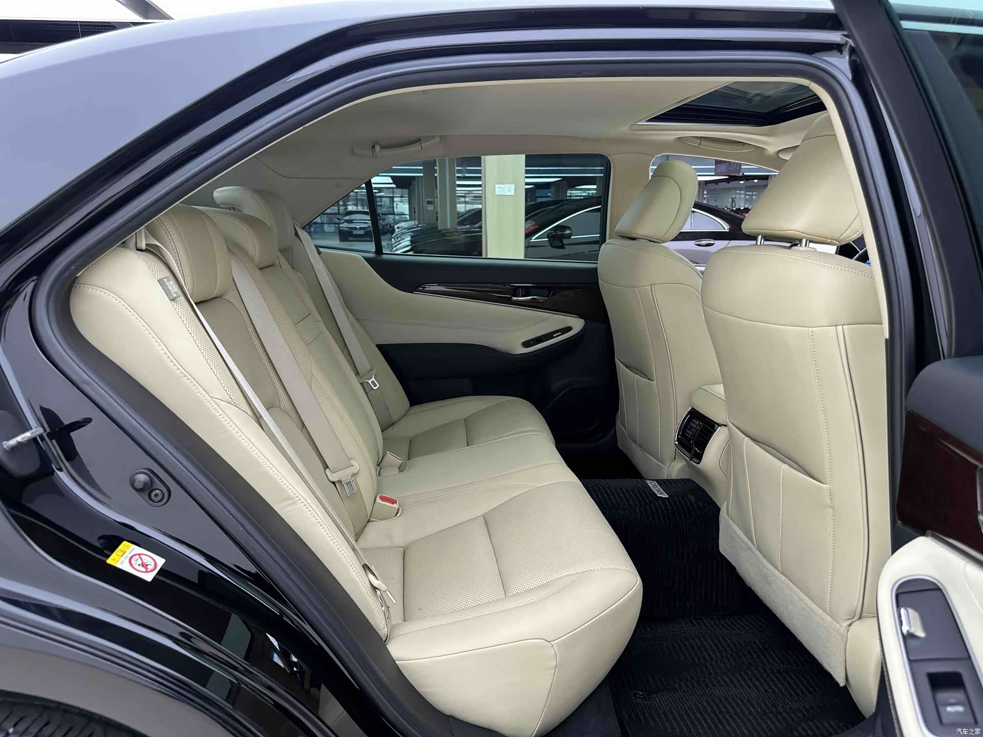 Toyota Crown, 2018 4