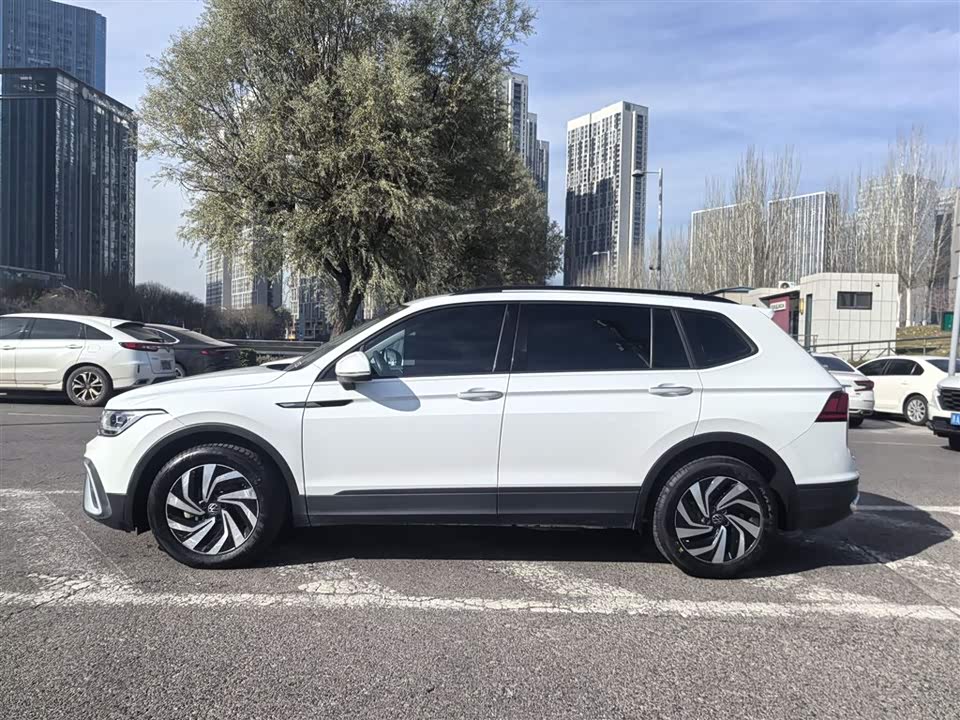 Volkswagen Tiguan L
