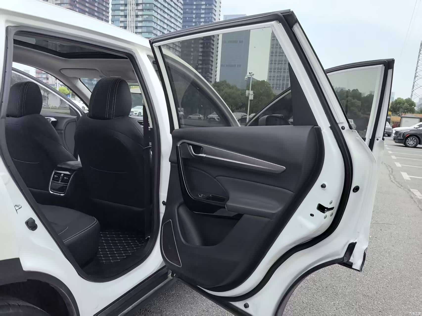 DongFeng AX7, 2020 16