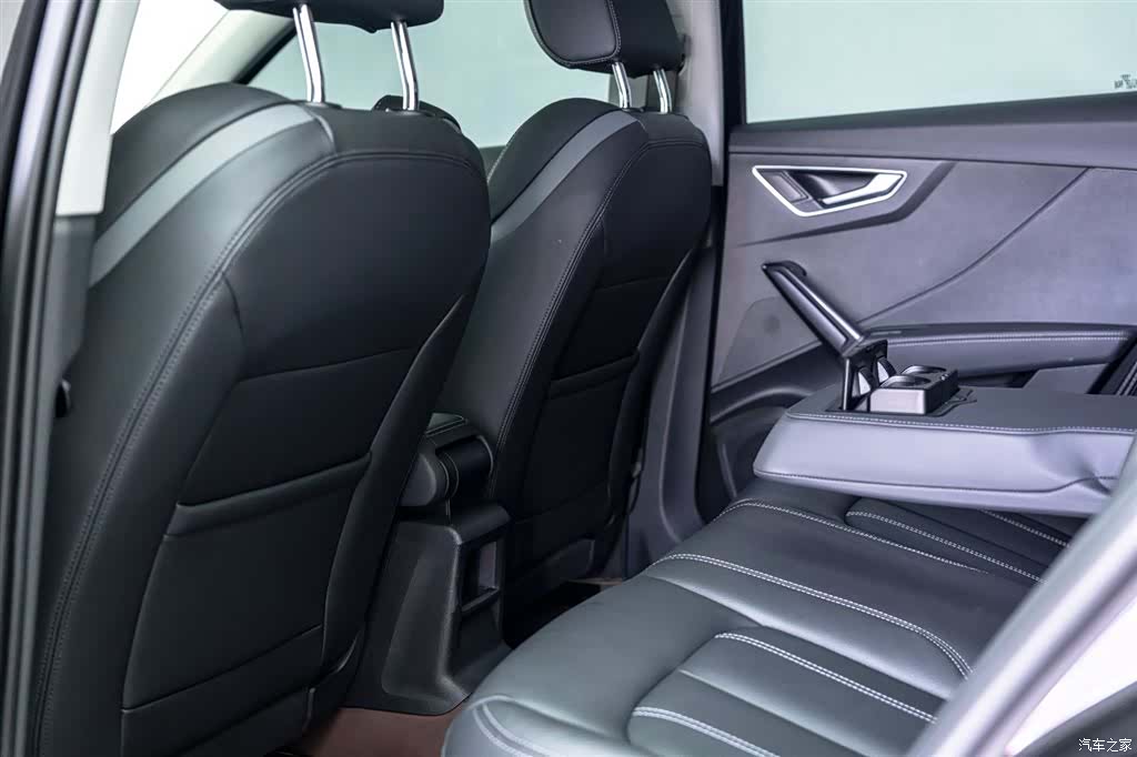 Audi Q2L, 2024 7