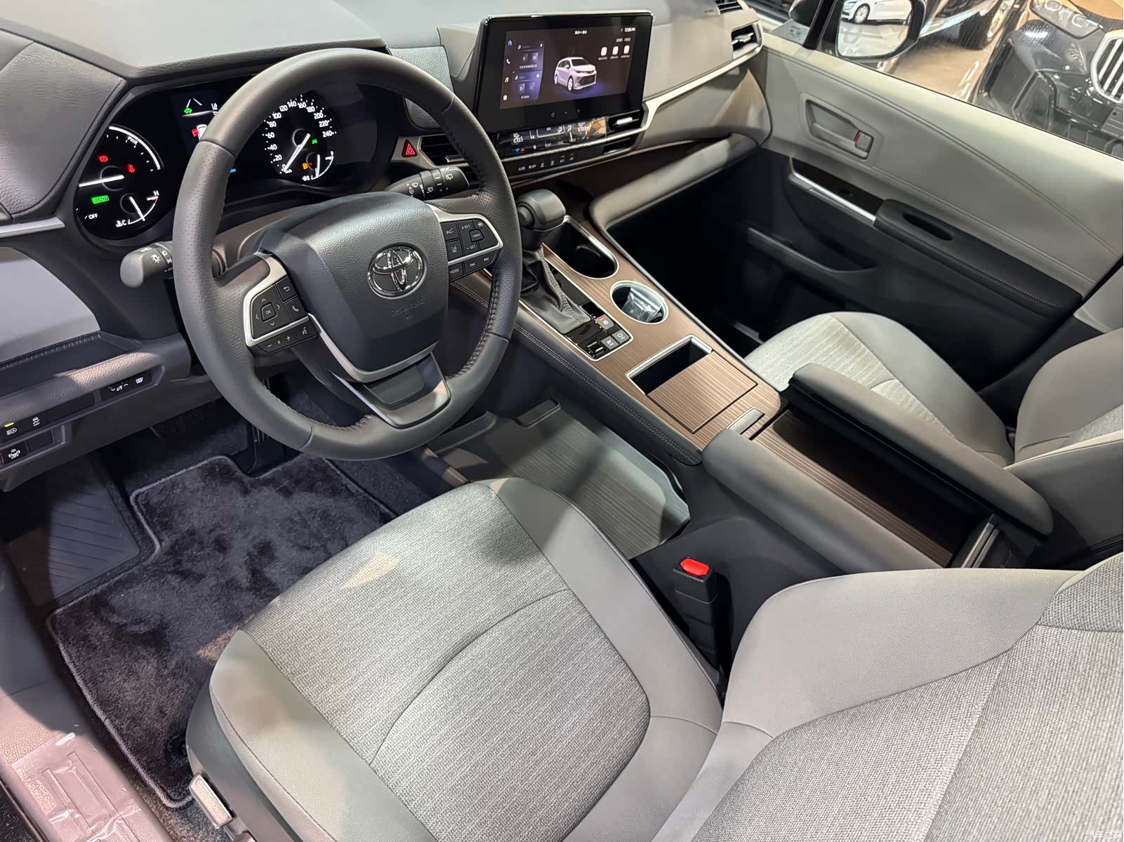 Toyota Sienna, 2026 12