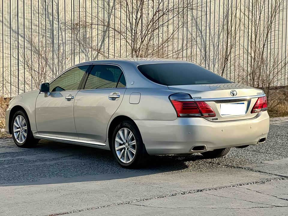 Toyota crown