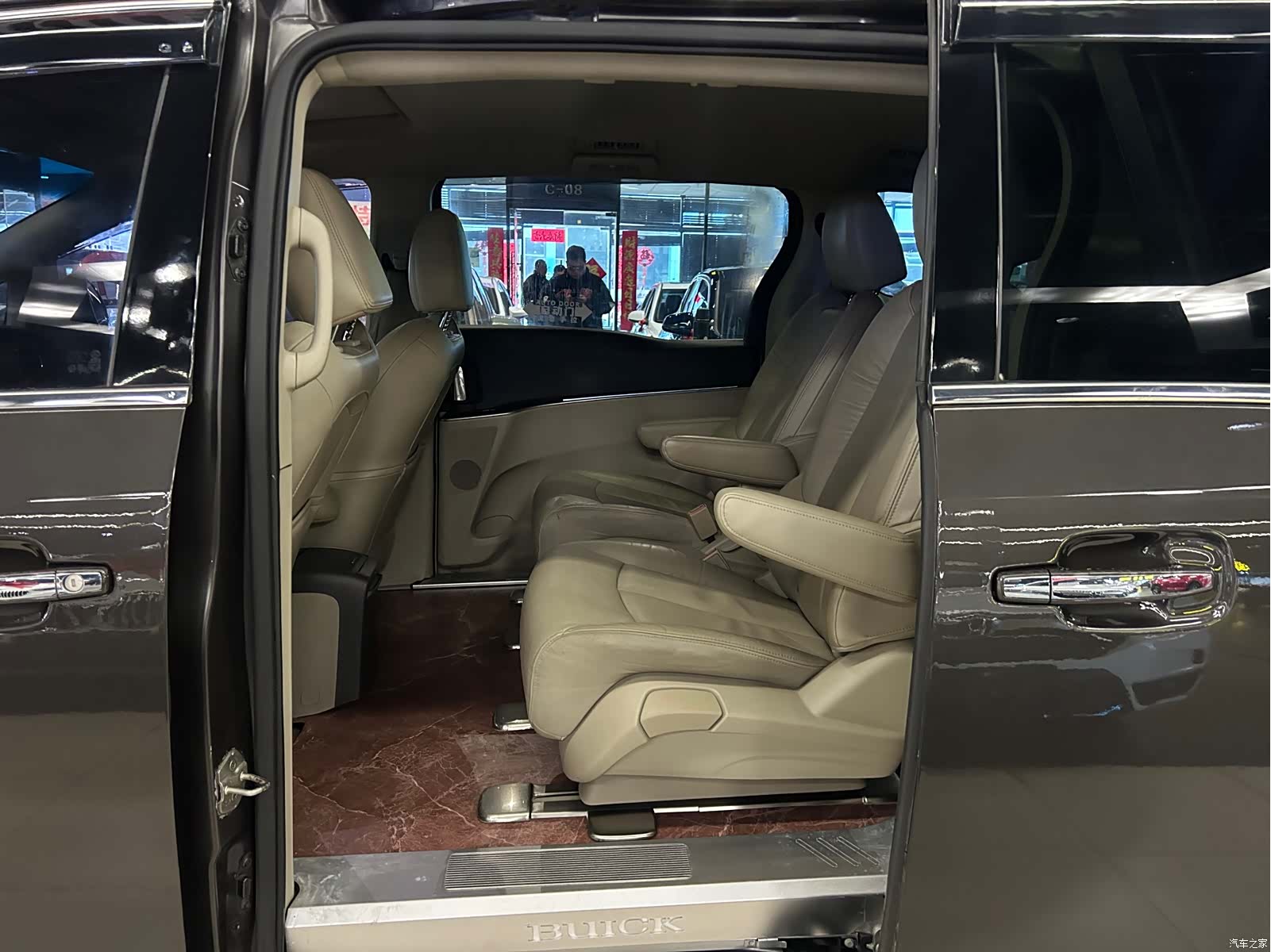 Buick GL8, 2017 6