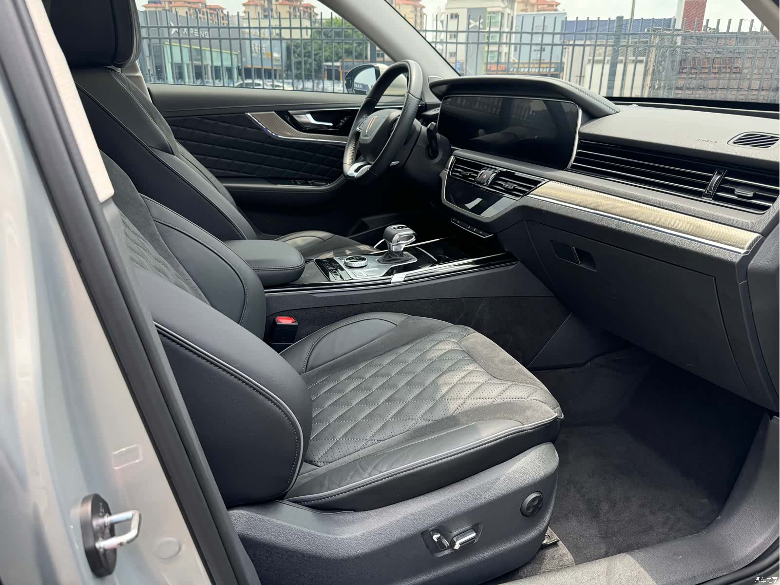 Hongqi HS5, 2021 11