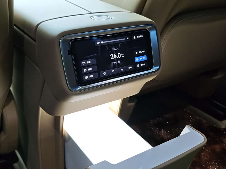 AITO Ask the world M9