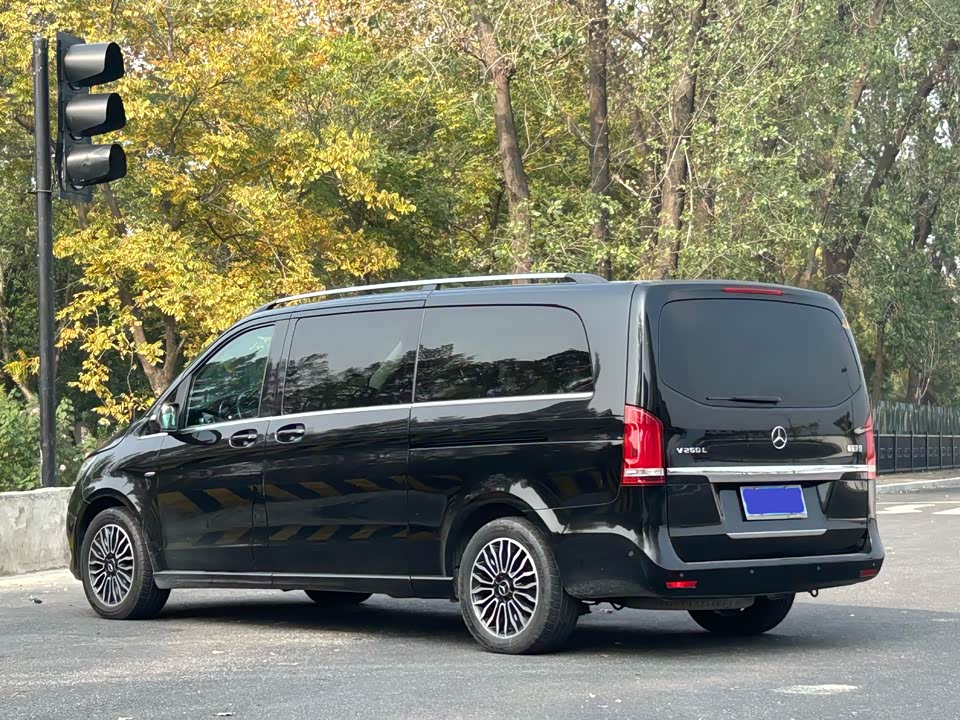 Mercedes-Benz V-class