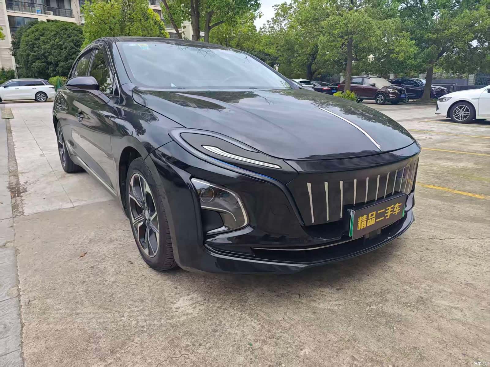 Hongqi QM5