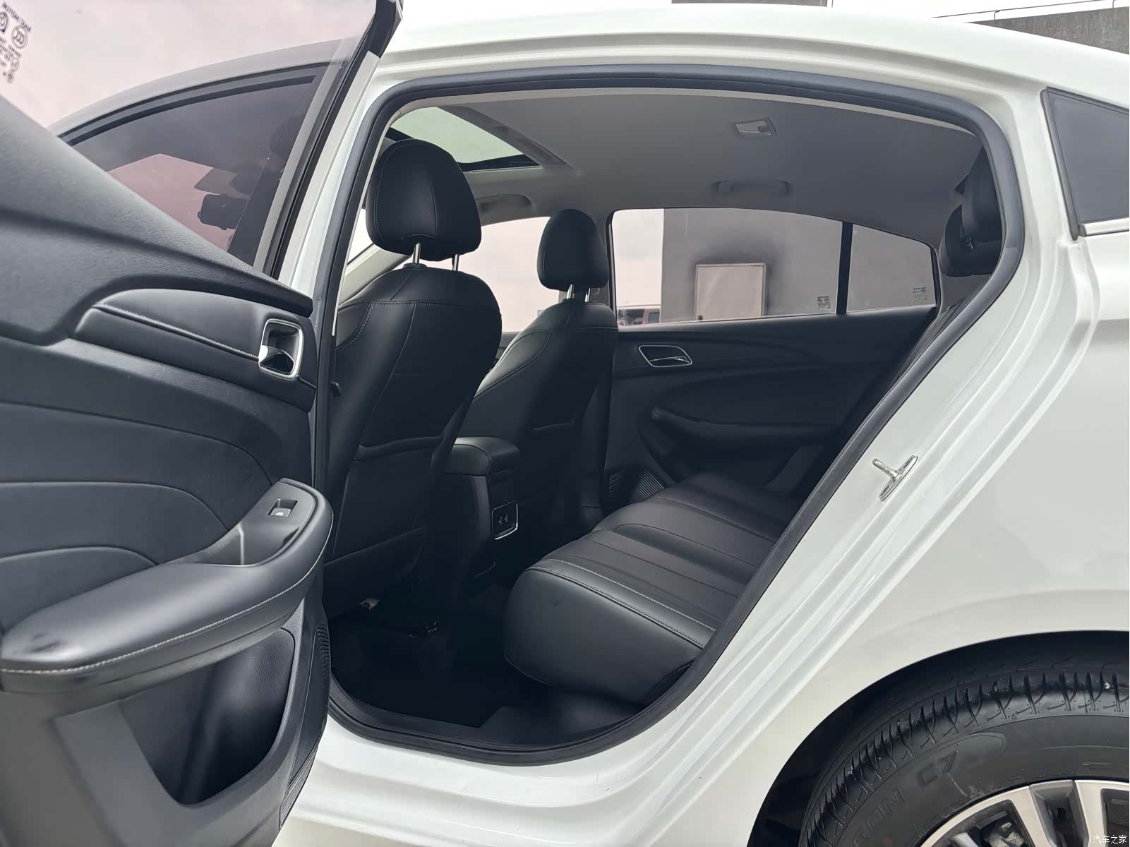 Roewe i5, 2019 7