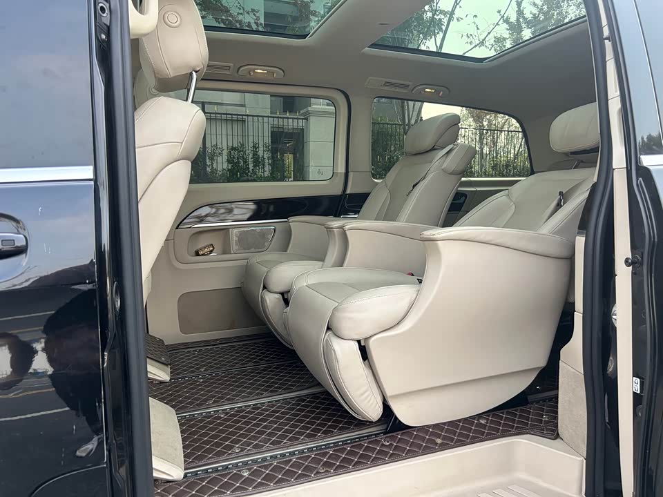 Mercedes-Benz V-class