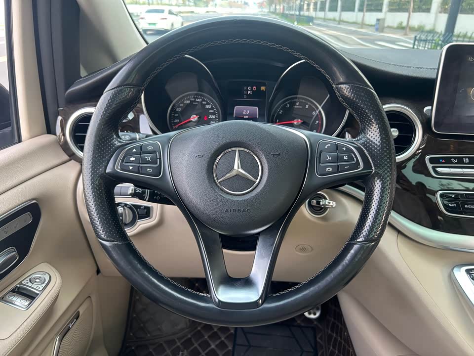 Mercedes-Benz V-class