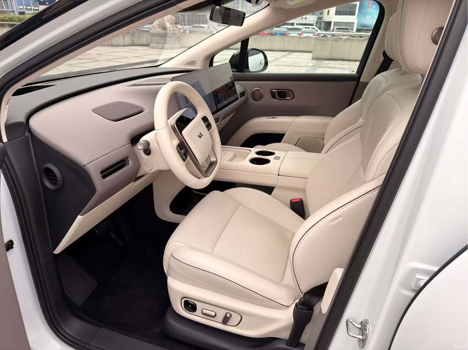 Li Auto i8, 2025 8