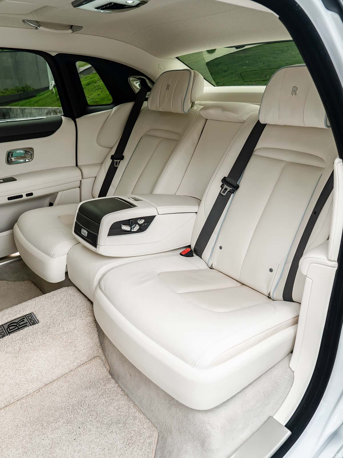 Rolls-Royce Ghost, 2022 10