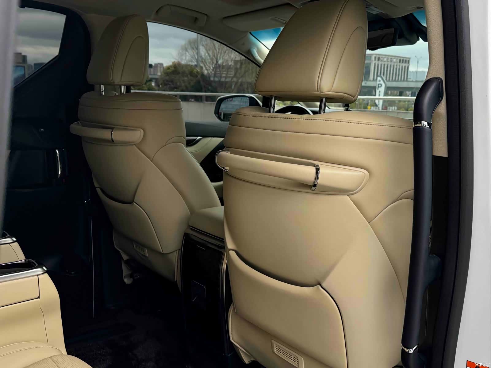 Toyota Alphard, 2020 10
