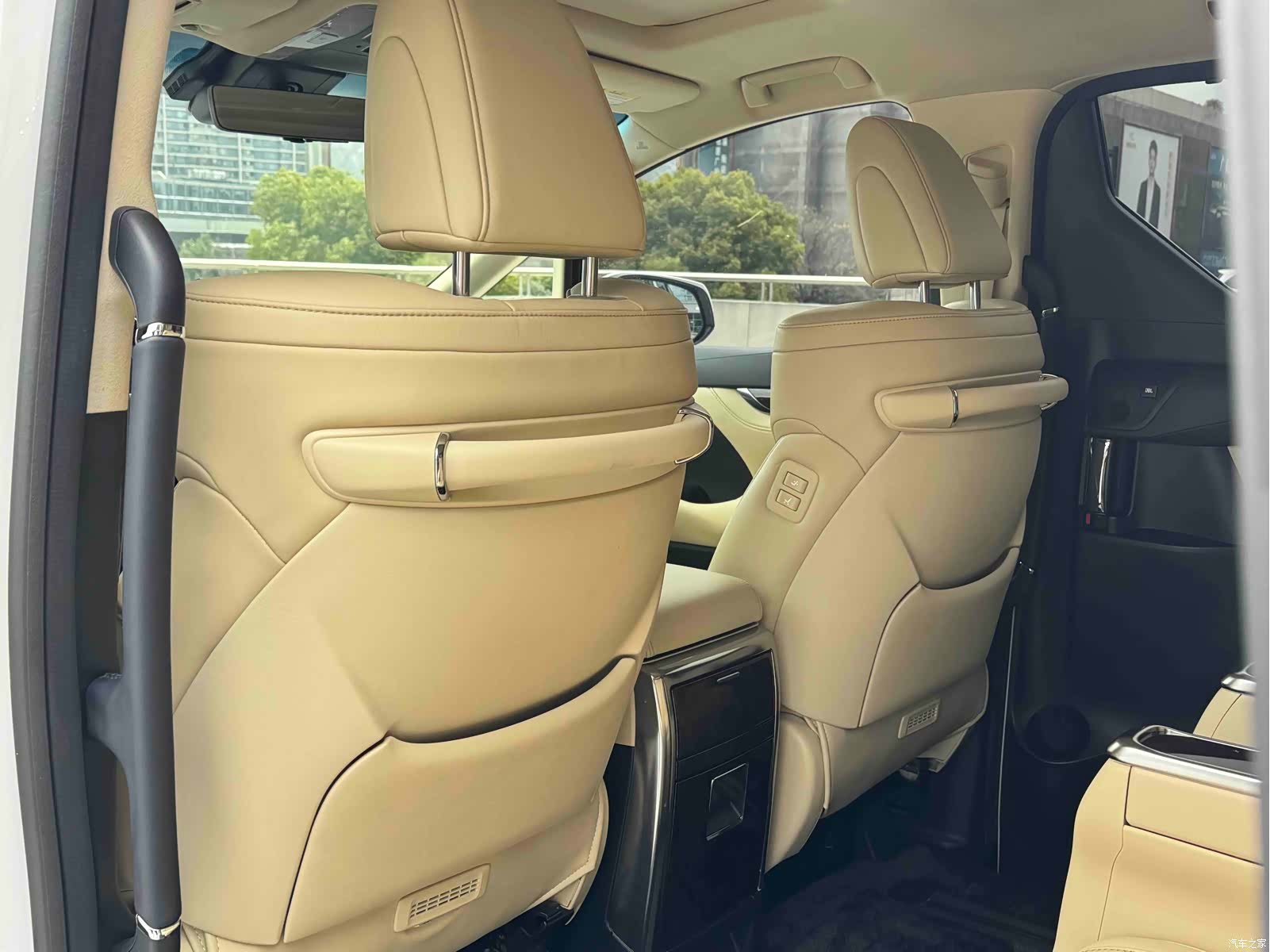 Toyota Alphard, 2020 12