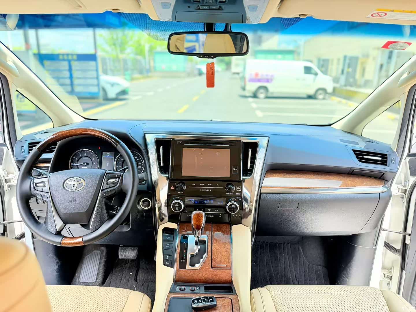 Toyota Alphard, 2018 все фото