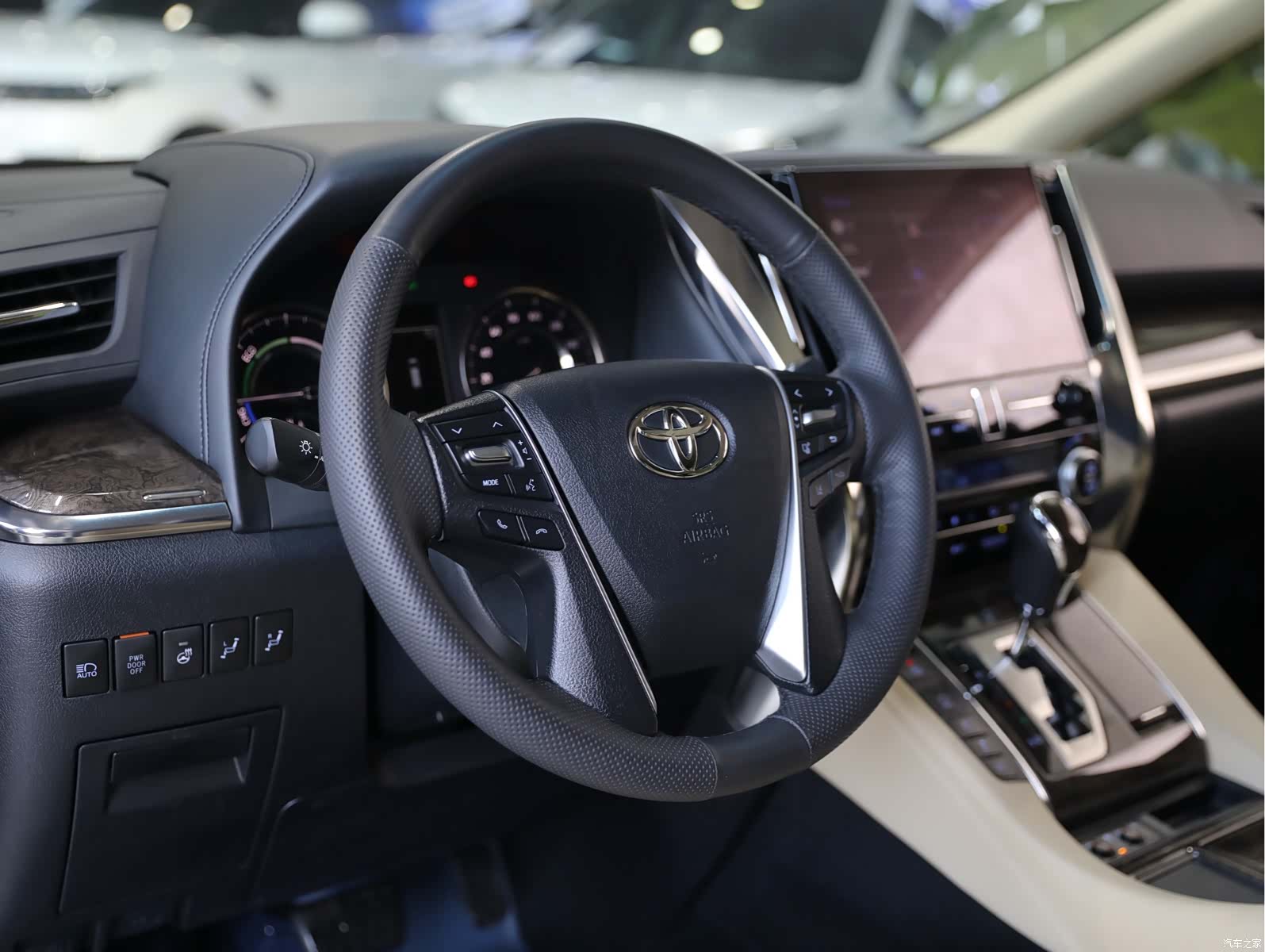 Toyota Vellfire, 2023 8