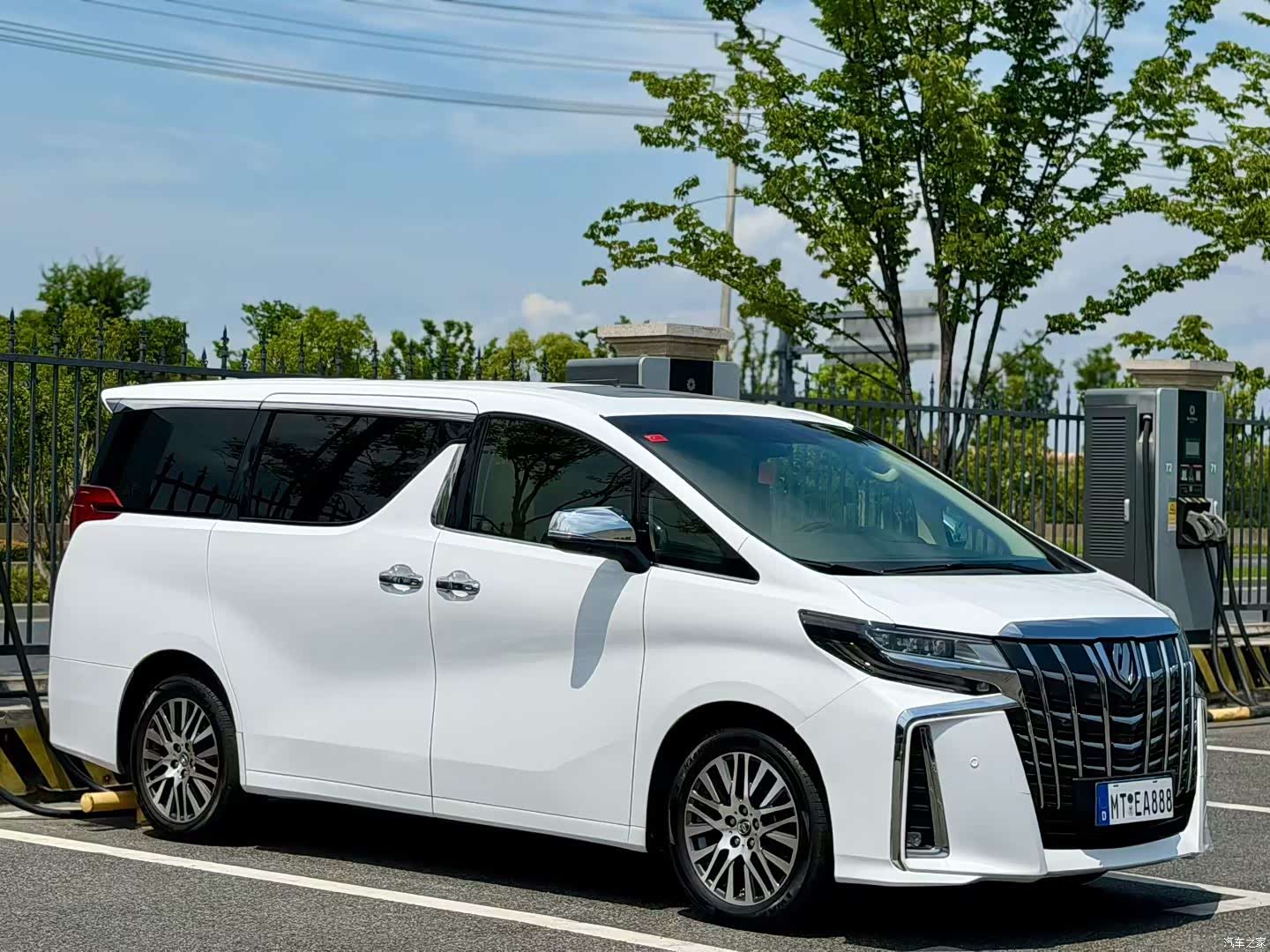 Toyota Alphard, 2018 3