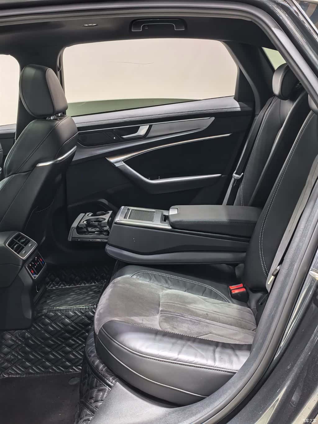 Audi A6L, 2019 16