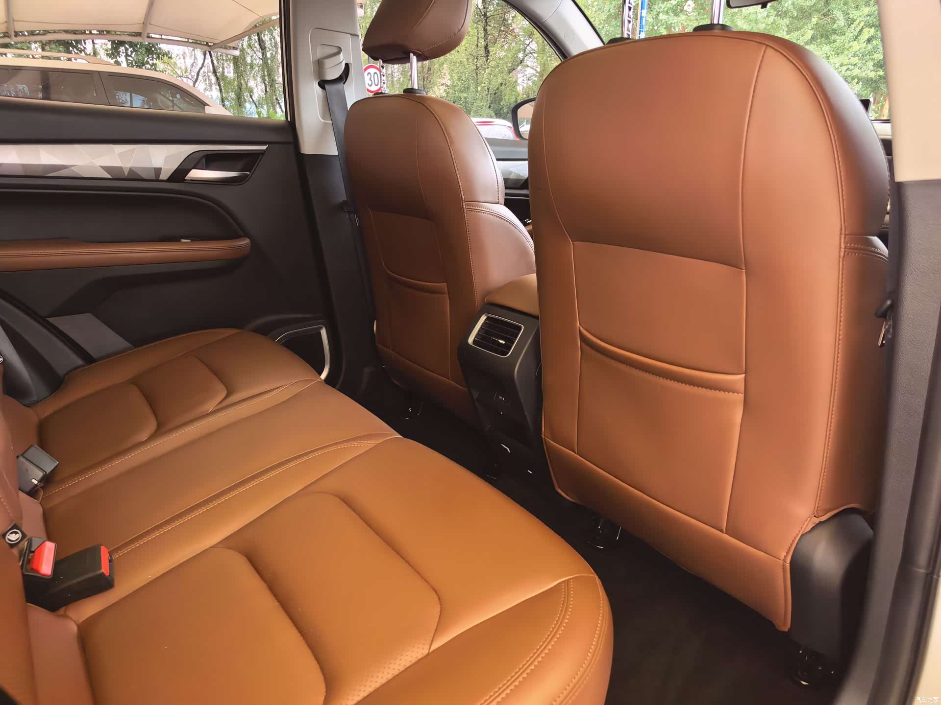 Geely X6, 2022 14