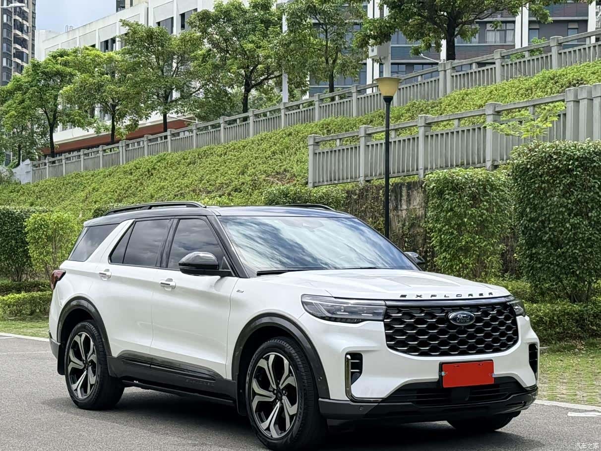 Ford Explorer, 2023 3