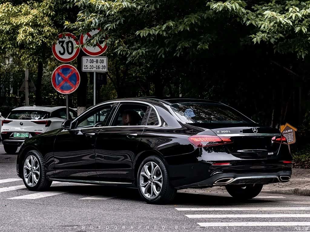 Mercedes-Benz E-Class, 2022 11