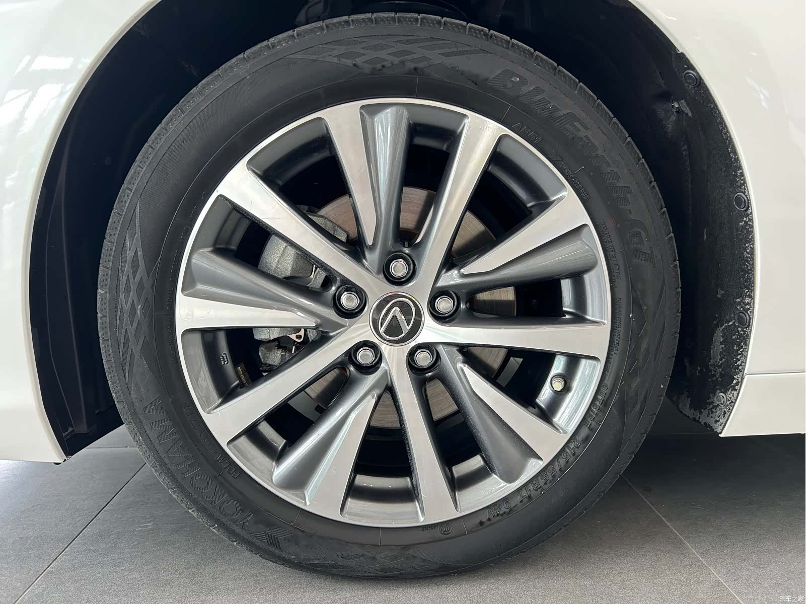 Lexus ES, 2019 16