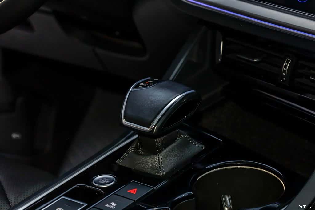 Volkswagen Touareg, 2023 4