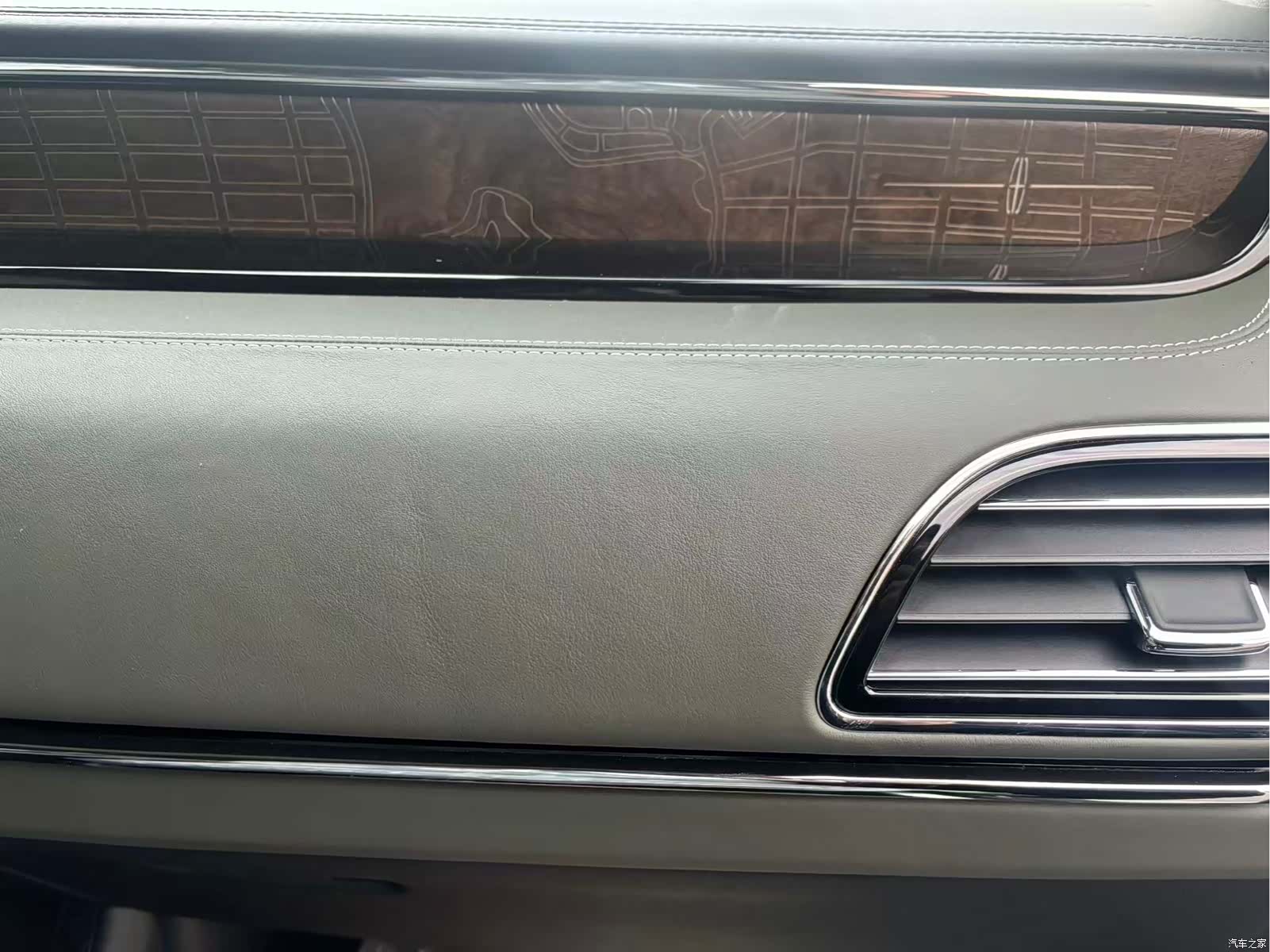 Lincoln Navigator, 2026 15