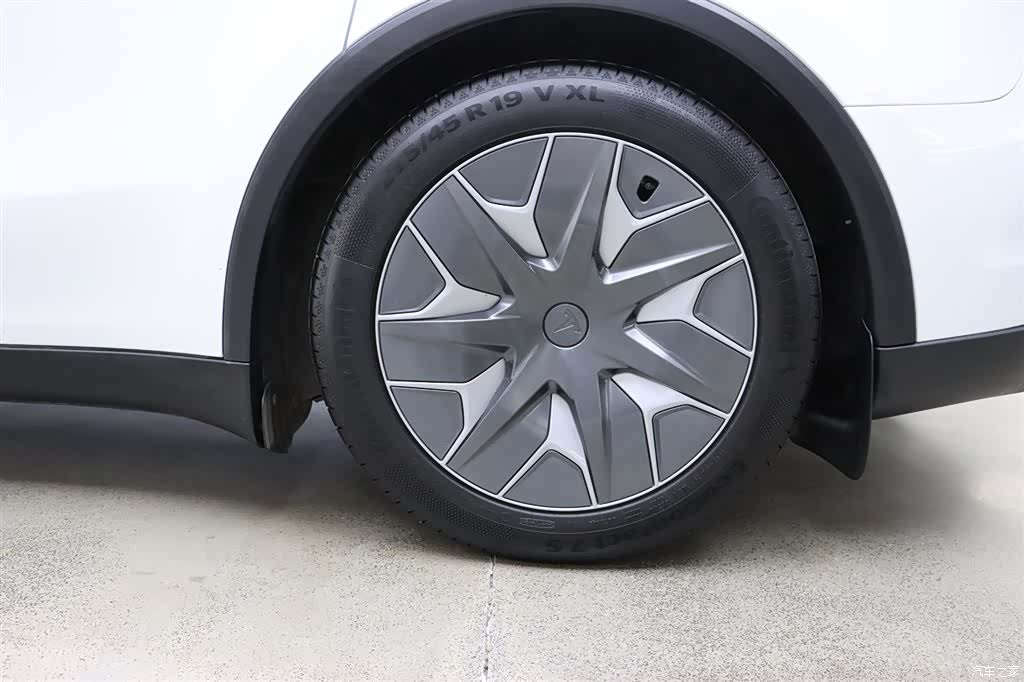 Tesla Model Y, 2025 30
