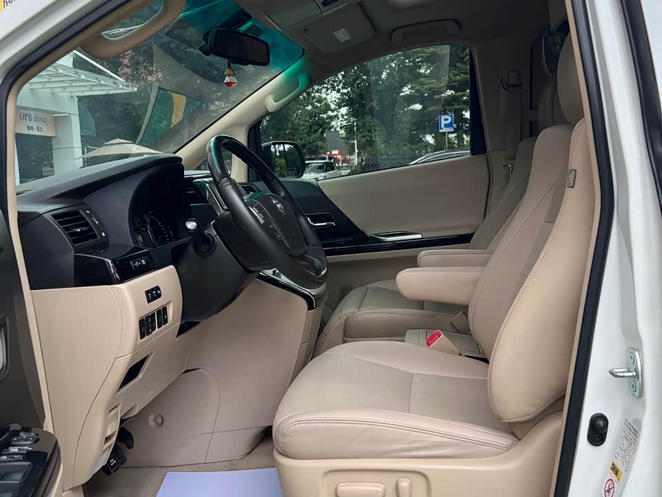 Toyota Elfa