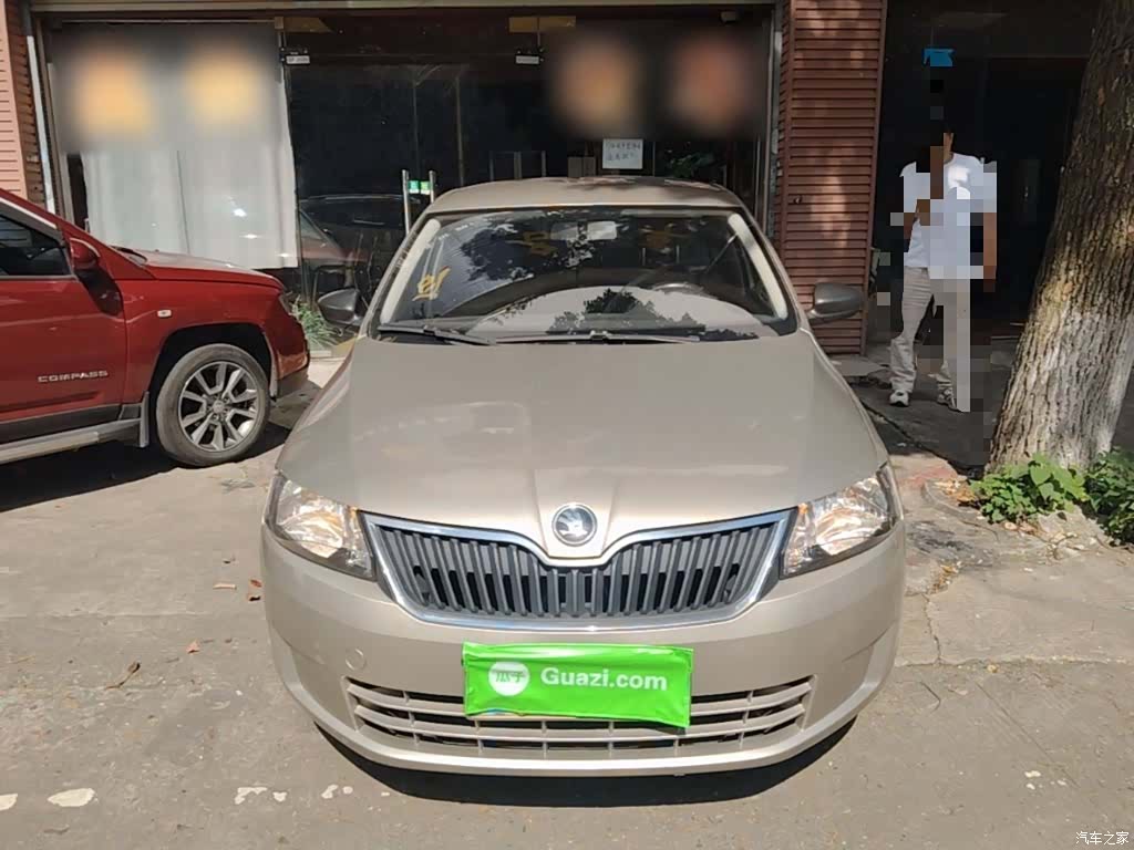 Skoda Rapid, 2015 3