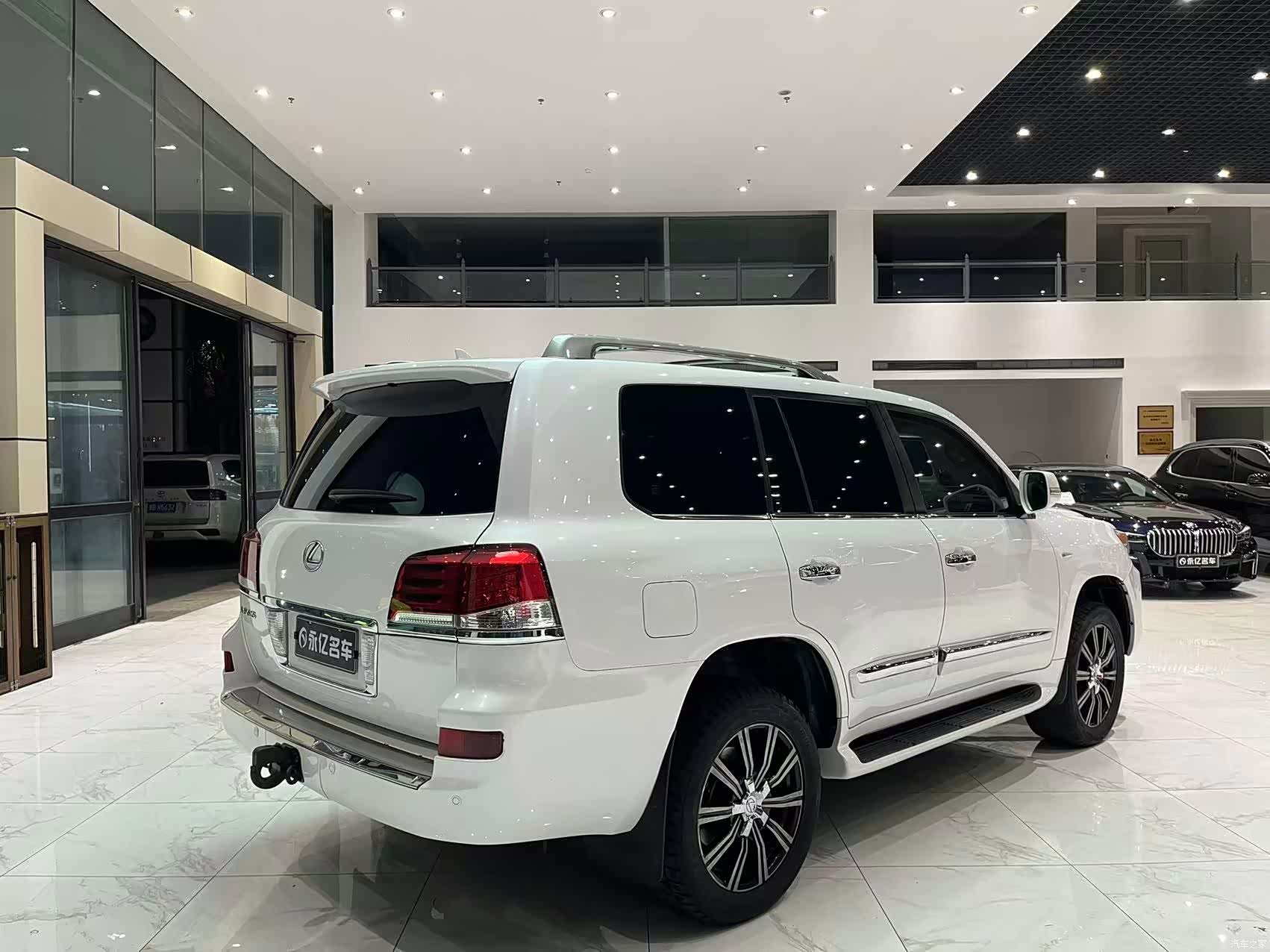 Lexus LX, 2012 14