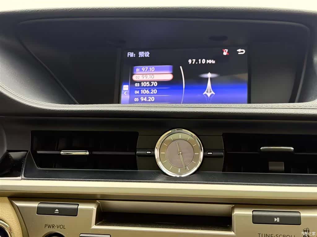 Lexus ES, 2014 9