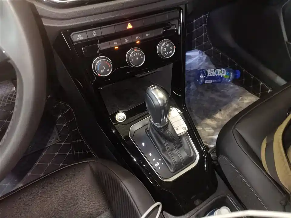 Volkswagen T-ROC exploring Songs Volkswagen T-ROC exploring Songs
