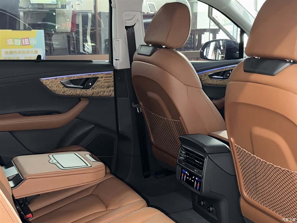 Audi Q7, 2025 8