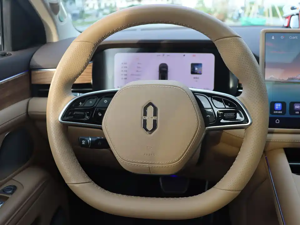 AITO Ask the world M7