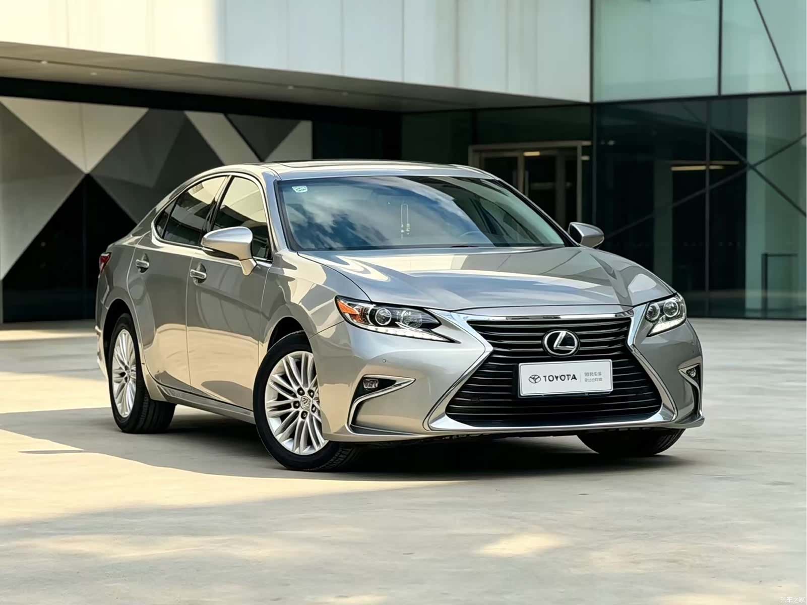 Lexus ES, 2017 3