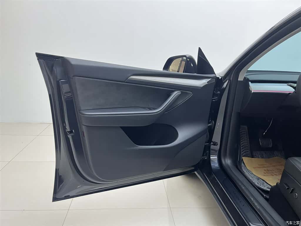 Tesla Model Y, 2024 13