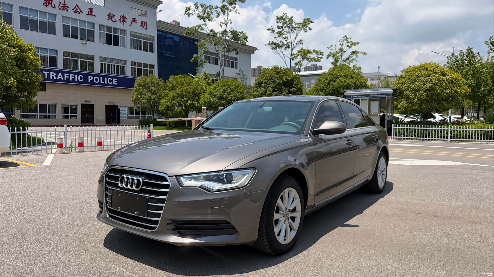 Audi A6L, 2014 1