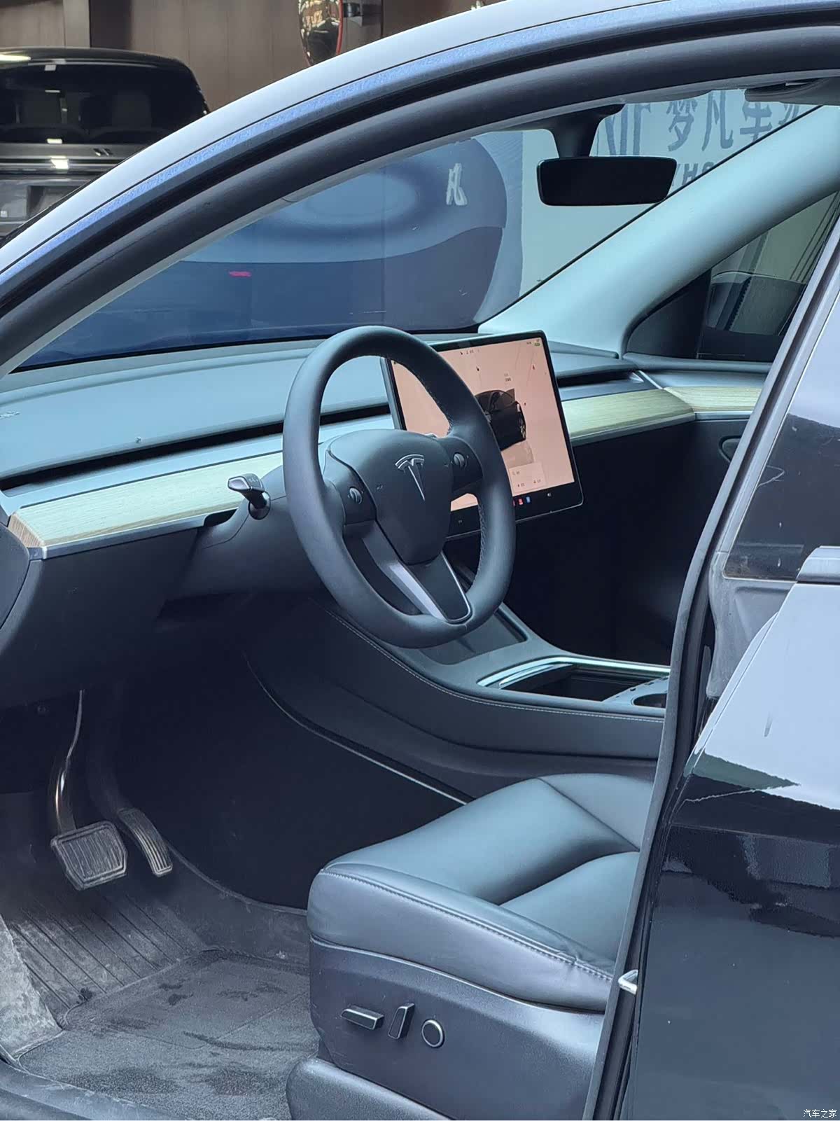 Tesla Model Y, 2023 3