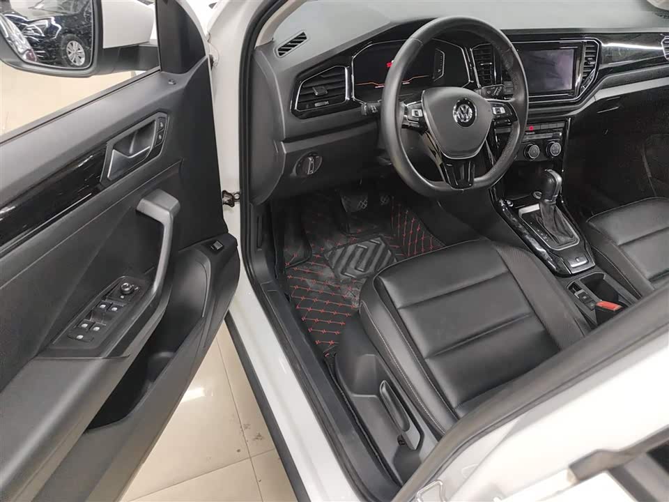 Volkswagen T-ROC exploring Songs