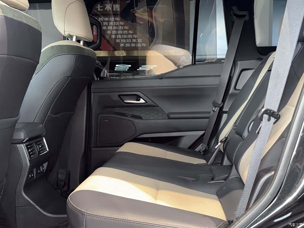 Lexus GX, 2025 10