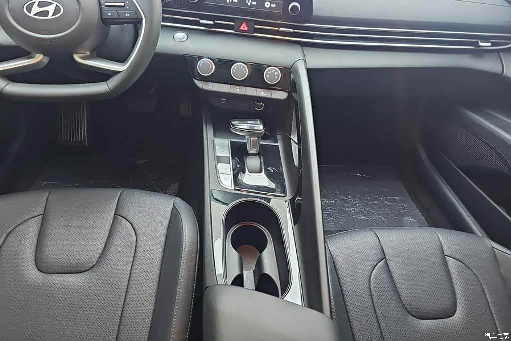 Hyundai Elantra, 2025 16