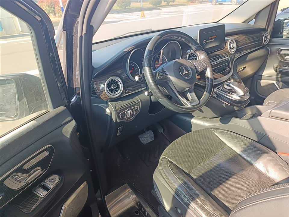 Mercedes-Benz V-class