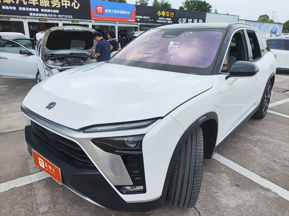 NIO ES8
