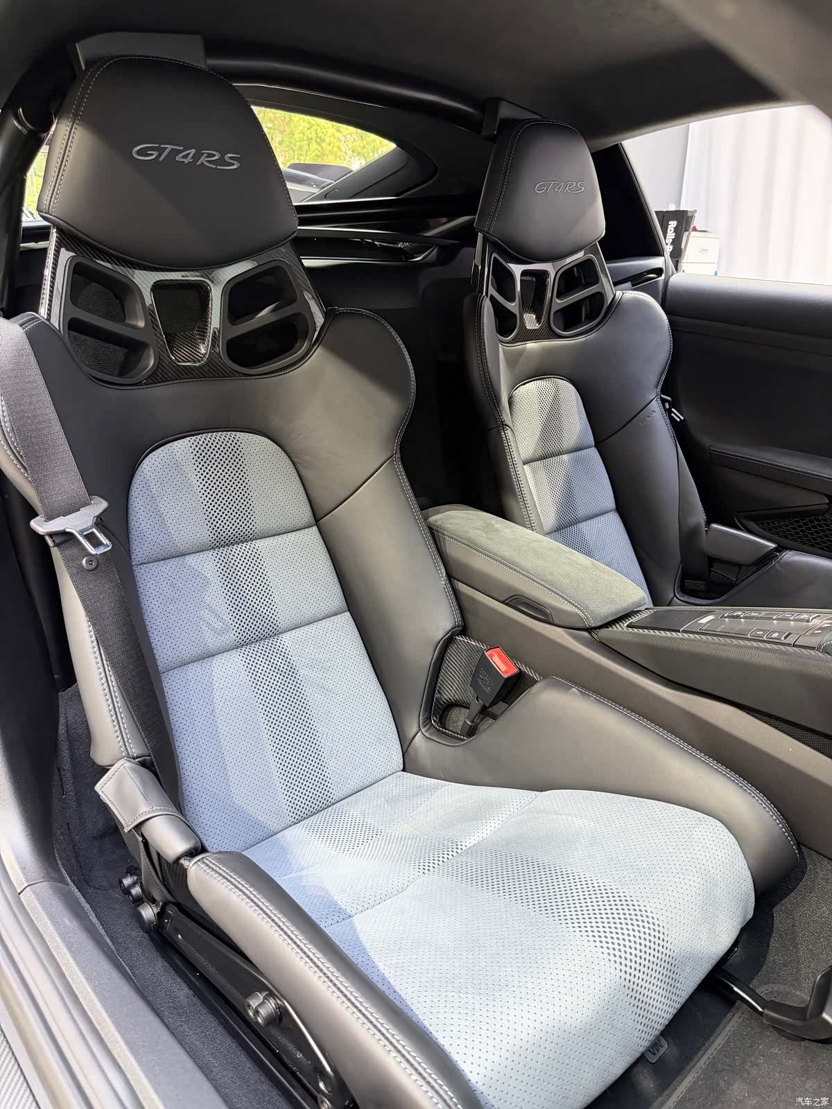 Porsche Cayman, 2025 12